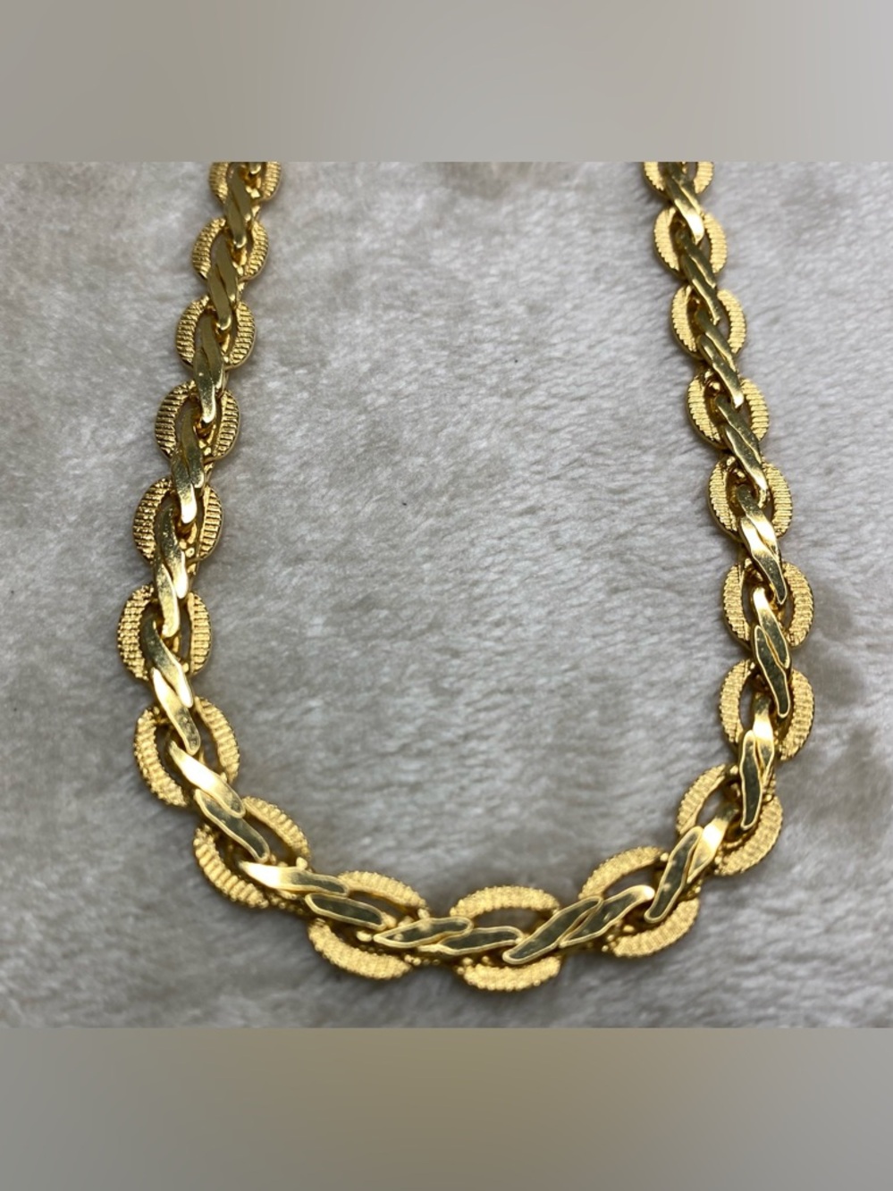 Vintage Gold Tone Necklace Flattened Twisted Rope Design Costume Jewelry 19”